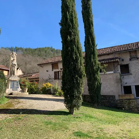 Spacious Apartment In A Charming, Tranquil Village Saint-Vincent-Rive-dʼOlt Exterior foto